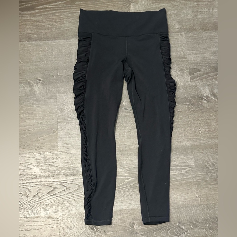 Athleta Salutation stash pocket leggings